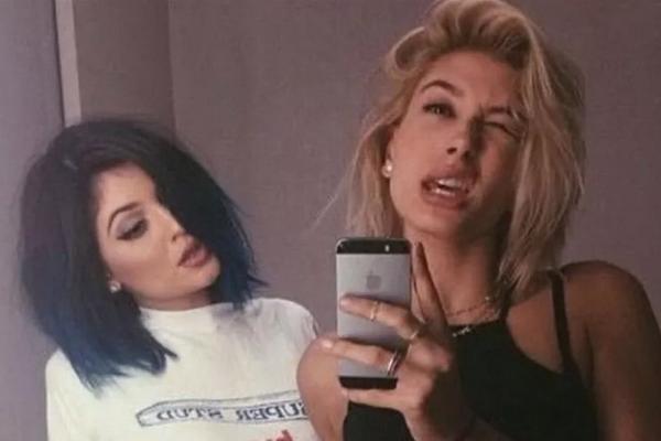 Unggah Foto Kenangan Bersama Hailey Bieber, Kylie Jenner Sebut Mereka Telah Jadi Ibu