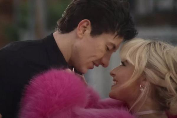 Sabrina Carpenter `Bias` saat Memilih Pacarnya Barry Keoghan Bintangi Video Musiknya