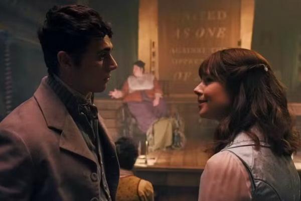 Penggemar Bridgerton Ingin Eloise dan Theo Bertemu Lagi di Musim 3 Bagian 2