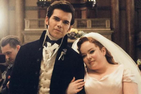 Pemeran Idola Bridgerton Nicola Coughlan Bikin Kenangan Bareng Luke Newton