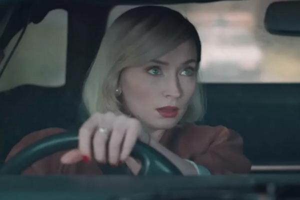 Sophie Turner Jadi Ibu Muda Sekaligus Pencuri di Film Joan