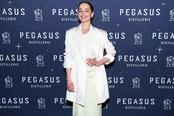 Laris Bintangi Sejumlah Peran, Emilia Clarke Bercita-cita Jadi Sutradara