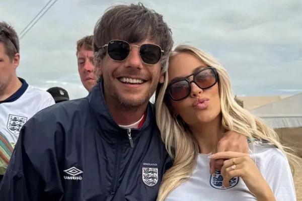 Penggemar One Direction Heboh Lihat Rambut Louis Tomlinson Beruban