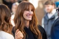 Julia Roberts Dianggap tak Sopan saat Bertemu Travis Kelce Pacar Taylor Swift