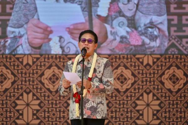 Mendes Tegaskan Pembangunan Desa Harus Bertumpu Akar Budaya