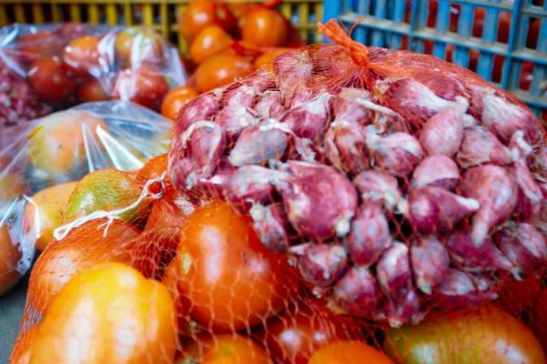 NFA bergerak cepat menstabilkan harga bawang merah dan tomat. (foto:bawang merah dan tomat/NFA) 