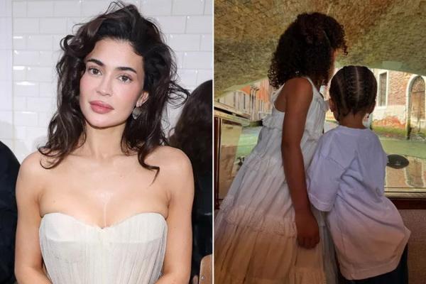La Dolce Vita! Kylie Jenner Bagikan Momen Manis Liburan ke Venesia Bersama Dua Anaknya
