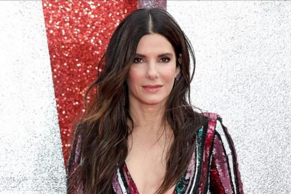 Ditinggal Wafat Bryan Randall, Sandra Bullock Merasa Baik-baik Saja di Usia 60 Tahun