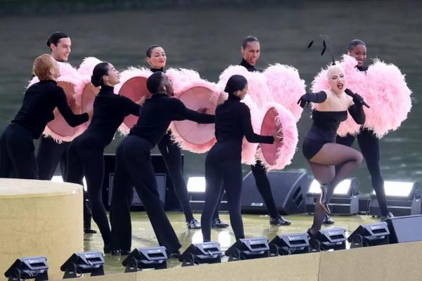 Lady Gaga Tampil ala Gadis Kabaret Prancis di Pembukaan Olimpiade Paris 2024