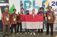 Siswa Indonesia Torehkan Prestasi di Ajang IPhO 2024
