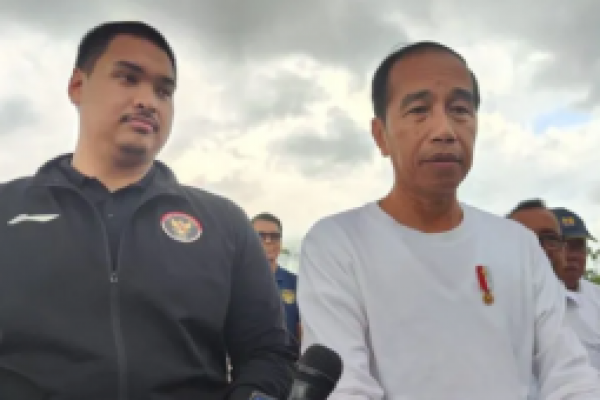 Jokowi Sebut Pengunduran Diri Airlangga Urusan Internal Golkar