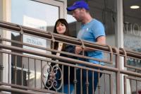 Dakota Johnson Bantah Laporan Putus dengan Chris Martin: `Bahagia bersama`