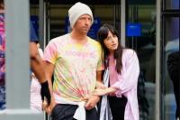 Dakota Johnson dan Vokalis Coldplay Chris Martin Putus Lagi: `Kali Ini Terasa Final`