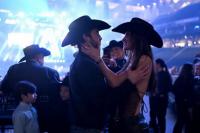 Walau Cuma Tinggal di Trailer Kecil, Bella Hadid Bahagia Bersama Adan Banuelos