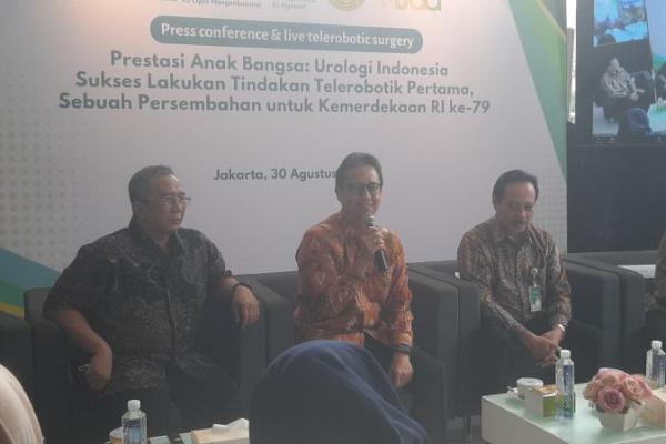 Menteri Kesehatan (Menkes) Budi Gunadi Sadikin (tengah) (Foto: M.Habib Saifullah/Katakini.com) 