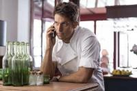 Jadi Koki Tampan di Emily in Paris, Lucas Bravo Dilabeli Pria Pujaan Hati