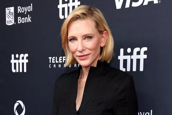 Cate Blanchett Menyesal Hanya Punya Satu Foto Pernikahan dengan Andrew Upton