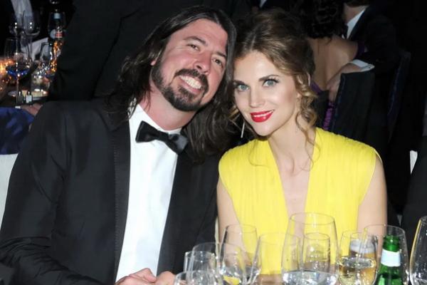 Dave Grohl dan Jordyn Blum Kembali Bersama untuk Pertama Kalinya Sejak Skandal Bayi Perselingkuhan
