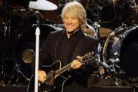 Jon Bon Jovi Langsung Jatuh Cinta Lihat Bayi Adopsi Millie Bobby Brown dan Jake Bongiovi