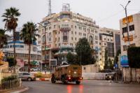 Pasukan Israel Menyerbu dan Memerintahkan Penutupan Kantor Al Jazeera di Tepi Barat