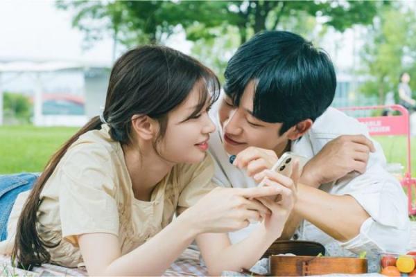 Love Next Door Berakhir, Jung So Min dan Jung Hae In Posting Momen Kebersamaan