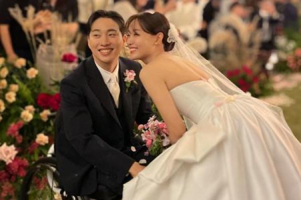 Song Ji Eun Mengakhiri Masa Lajangnya Bersama Youtuber Park We