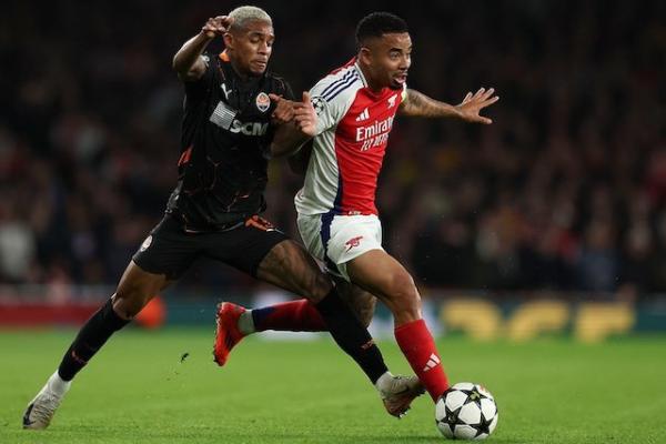 Arsenal saat tanding melawan Shakhtar Donetsk. Foto: bolanet 