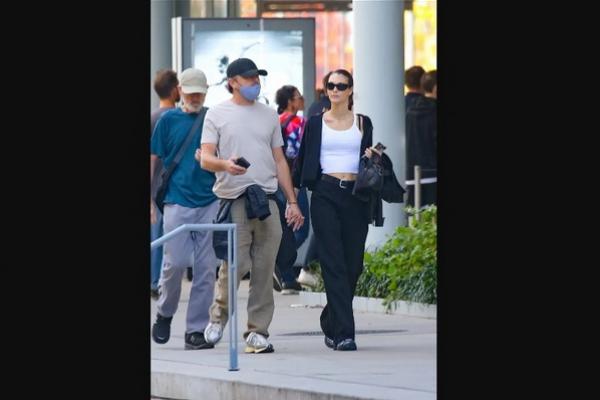 Usai Dansa dengan Teyana Taylor, Leonardo DiCaprio Mesra denganVittoria Ceretti