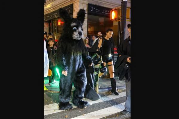 Rayakan Halloween Bersama Putrinya Lea, Para Mantan Bradley Cooper dan Irina Shayk Bersatu Lagi