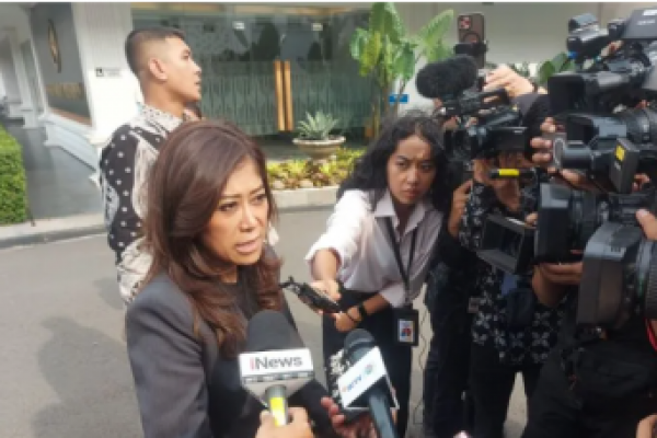 Langkah Tegas Meutya, Berhentikan 11 Pegawai Terlibat Judi Online