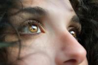 Tips Ampuh Kurangi Risiko Mata Minus di Era Digital