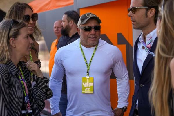 Podcaster Joe Rogan Dukung Donald Trump, Harris Disokong Para Selebriti