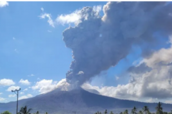 Gunung Api Lewotobi Laki-laki (Foto: ANTARA) 