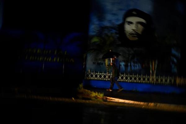Badai Rafael Lumpuhkan Jaringan Listrik Kuba, Havana Masih Gelap Gulita