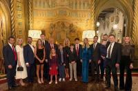 Melania Trump dan Kimberly Guilfoyle hilang dari Foto `Seluruh` Keluarga Donald Trump