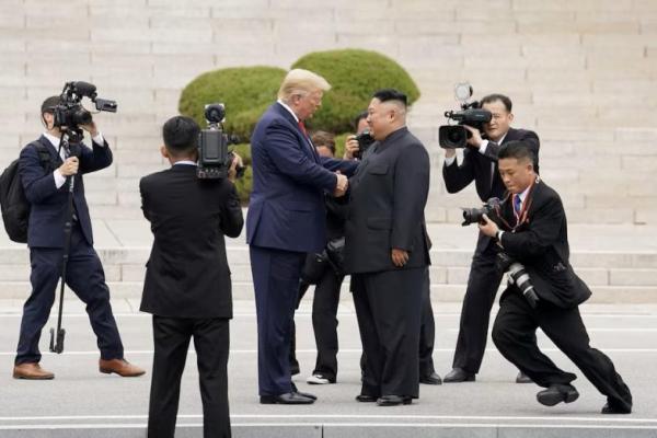 Bertahun Usai Pertemuan Bersejarah dengan Kim, Trump akan Hadapi Korut Lagi