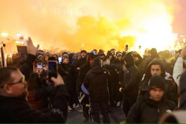PM Belanda akan Lewatkan Pertemuan Puncak Iklim selama Penyelidikan Kekerasan Sepakbola