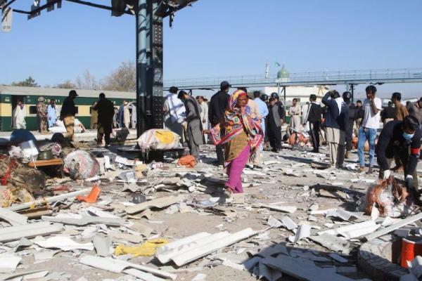 Setidaknya 24 Orang Tewas dalam Ledakan Bom di Stasiun Kereta Pakistan