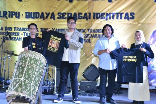 Bersama Komeng, Abcandra Meriahkan dan Buka Festival Potinggai