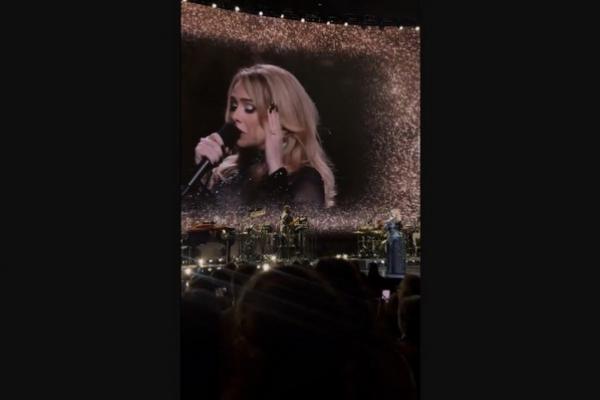 Adele Pamer Cincin Berlian Besar Pertunangannya dengan Rich Paul pada Penggemar