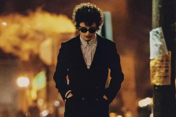 Timothee Chalamet Beri Penampilan Terbaik sebagai Bob Dylan di Film A Complete Unknown