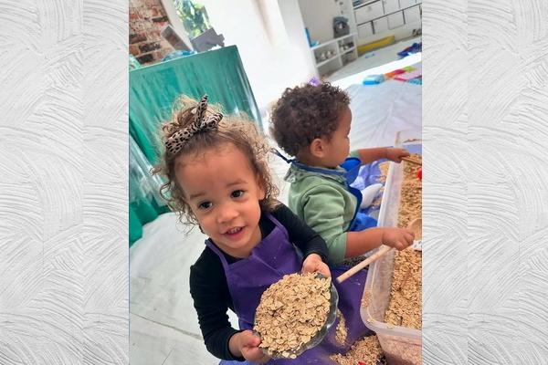 Chrissy Teigen dan John Legend Berbagi Cuplikan Manis Kehidupan Bersama 4 Anaknya