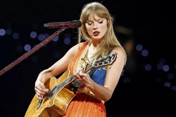 Jelang Akhir Eras Tour, Taylor Swift Tampil Memukau di Vancouver