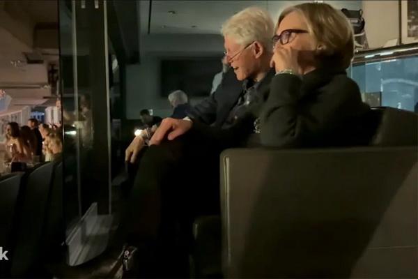 Bill Clinton Terkesima Nonton Konser Eras Tour Taylor Swift di Toronto