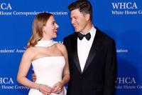 Scarlett Johansson Suka Sisi Nakal Suaminya Colin Jost, `Dia Membuat Segalanya Menarik`