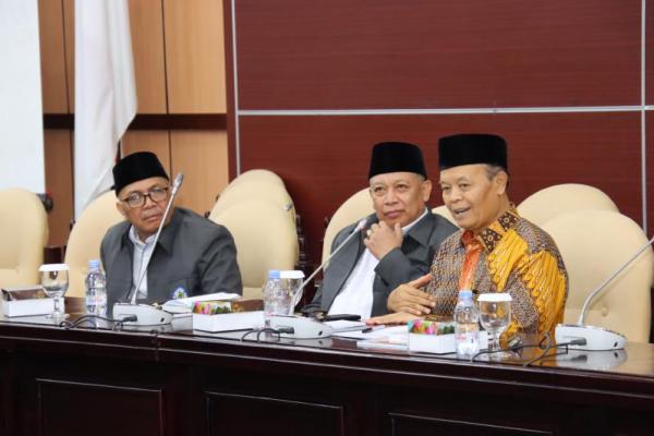 Terima Aspirasi Wasilah, HNW Desak Pemerintah Perhatikan Guru Madrasah