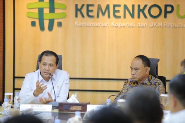 Menkop Ajak Menteri Transmigrasi Kembangkan Produksi Susu Segar