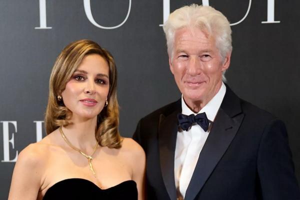 Richard Gere Sindir Istrinya yang Mengira Dirinya adalah George Clooney