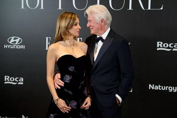 Segera Pindah ke Spanyol, Richard Gere dan Alejandra Silva Berbagi Momen Romantis