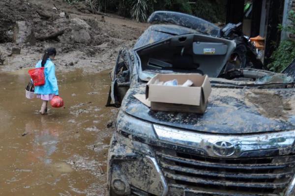 Tim Penyelamat Masih Cari Korban Hilang Tertimbun Kendaraan di Karo